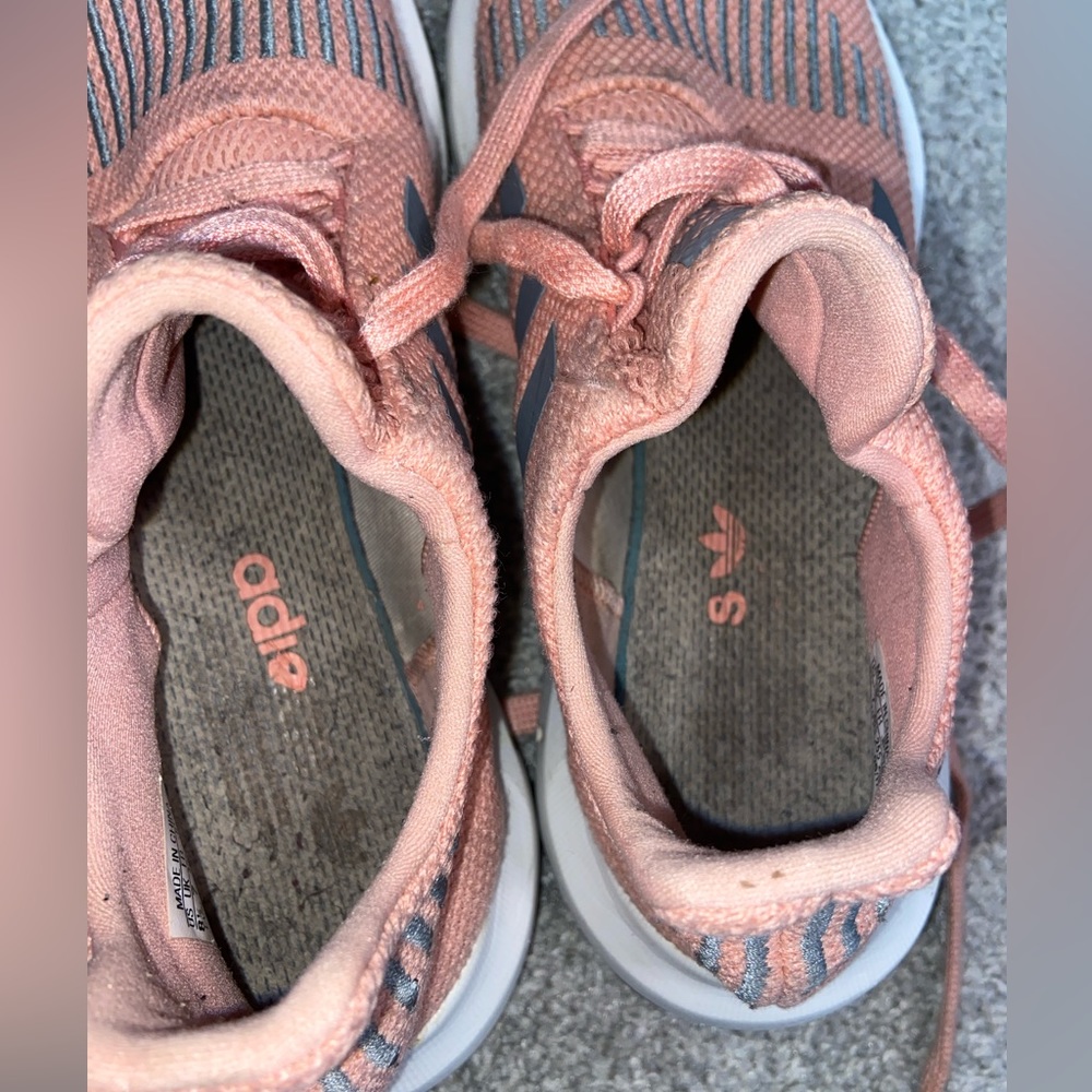 adidas swift run trace pink & grey shoes